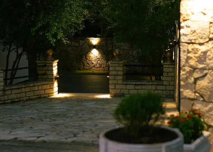 Center מלון Tepelene