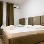 Center Hotel *