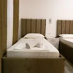 Center Hotel *