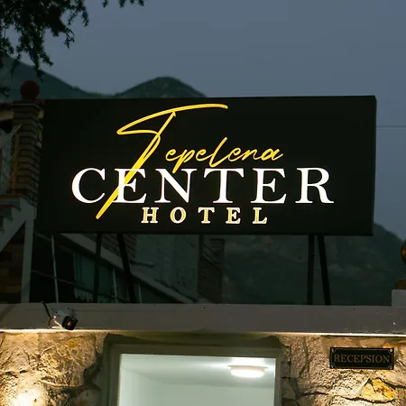 Center מלון *
