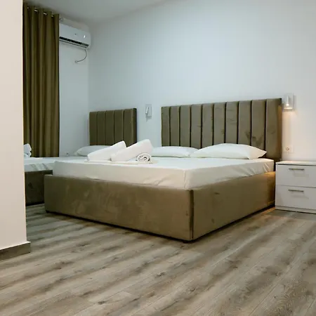 Center Hotel *
