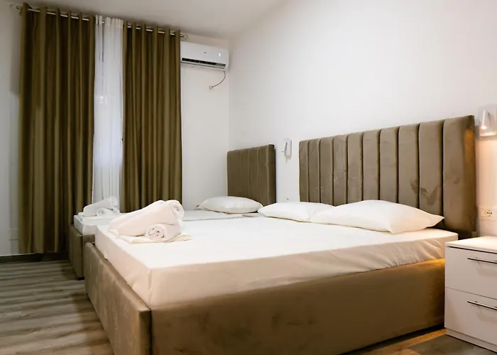 Center Hotel *